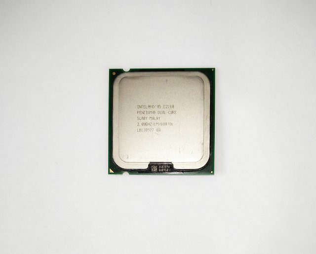 Процессор Intel Pentium E2180 LGA775, 2 ГГц,2 ядра, 2 потока.